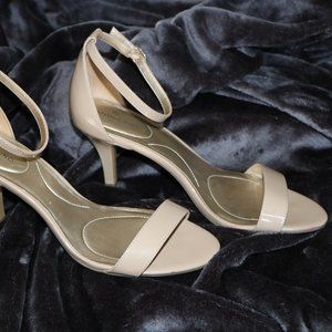 Bandolino Madia Strappy Kitten/Open Toe Sandal